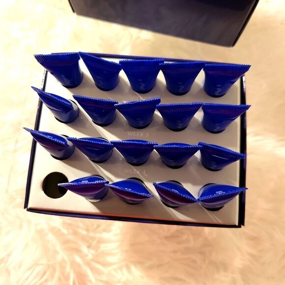 COLLAGENENESIS by SKINN -Youth Capsules only used one of these, - Picture 3 of 3